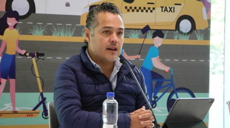 Celebra Correa aseguramiento de taxis pirata en Escobedo