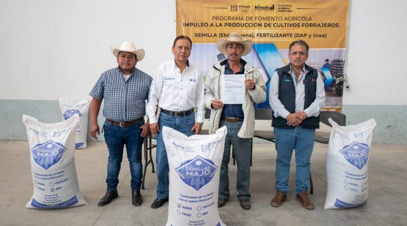 Entregan apoyos a productores del campo en El Marqués