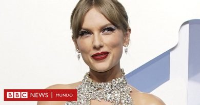 Taylor Swift hace historia al ocupar todos los puestos en el top 10 de los éxitos musicales en EE.UU. - BBC News Mundo