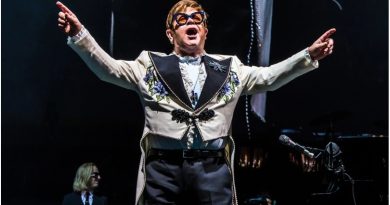 Elton John dirá adiós en Glastonbury 2023