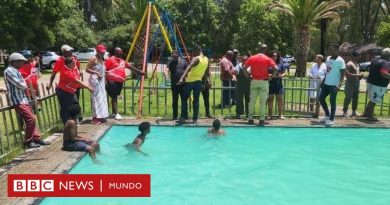 “Nos dijeron que la piscina era solo para blancos”: el enfrentamiento entre un grupo de hombres blancos y adolescentes negros que conmociona a Sudáfrica - BBC News Mundo