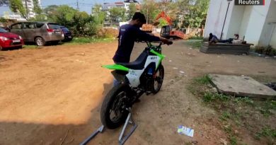 Joven en India desarrolla motocicleta eléctrica que con una carga puede alcanzar hasta 200 kilómetros