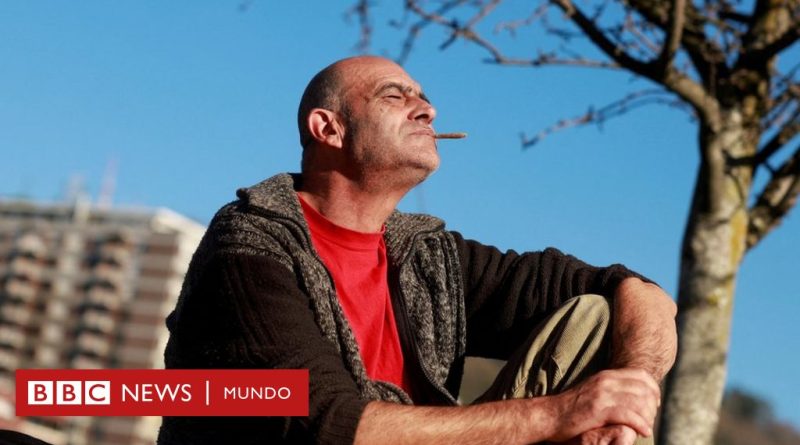 La nueva normativa en España por la que las tabacaleras tendrán que limpiar las colillas de cigarrillos - BBC News Mundo
