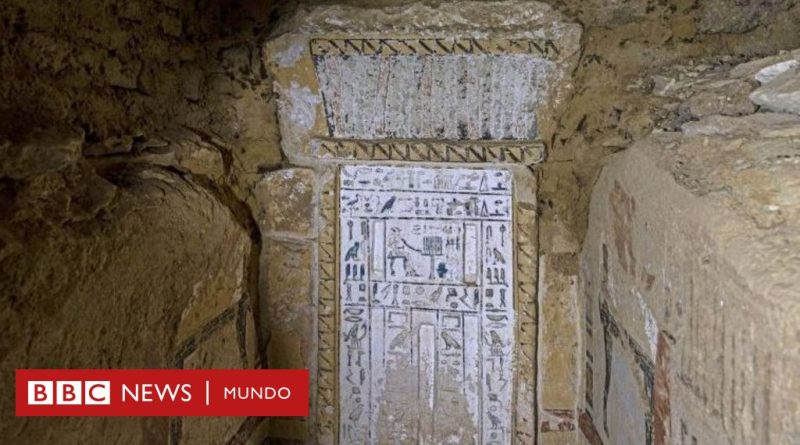 La asombrosa momia cubierta de oro que encontraron en un sarcófago sellado en Egipto - BBC News Mundo