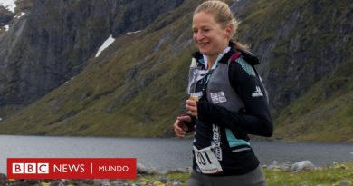 La campeona de ultramaratón descalificada por hacer parte de una prueba subida a un auto - BBC News Mundo