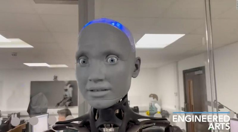 Un robot humanoide responde preguntas y expresa emociones | Video