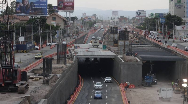 Abren carriles centrales del puente a desnivel en 5 de Febrero