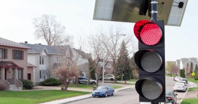 El semáforo que se activa según su velocidad | Video |CNN