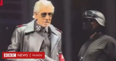 La policía alemana investiga a Roger Waters por usar un atuendo de estilo nazi en un concierto en Berlín - BBC News Mundo