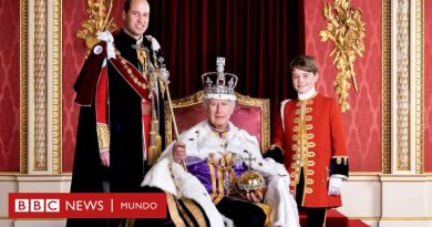 Rey Carlos III: la foto de la coronación que muestra a tres generaciones de la realeza británica - BBC News Mundo