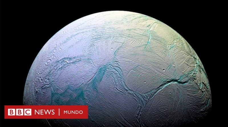 El fascinante descubrimiento de un chorro de vapor de agua de 9.600 km que expulsa una luna helada de Saturno - BBC News Mundo