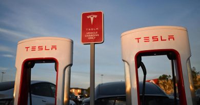 General Motors acuerda con Tesla para usar sus cargadores | Video | CNN