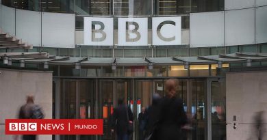 La BBC suspende a un presentador tras acusaciones de que le pagó a un adolescente por fotografías sexualmente explícitas - BBC News Mundo