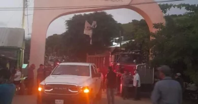Bloquean carretera en Tecpan, Guerrero, para reclamar seguridad - RR Noticias