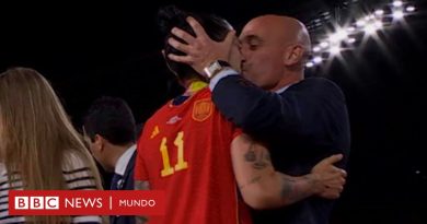 Rubiales | La futbolista española Jenni Hermoso pide sanciones contra el presidente de la Federación Española de Fútbol que la besó tras ganar el Mundial - BBC News Mundo