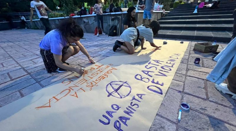 Estudiantes conmemoran 55 aniversario de la matanza de Tlatelolco
