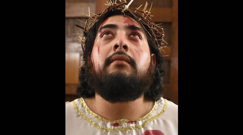 Daniel Pegueros lleva 6 años representando a Jesus en el viacrucis de Satélite