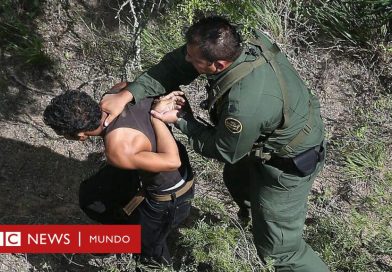 Migración en Estados Unidos: la controvertida ley con la que Texas pretende arrestar y deportar a los migrantes indocumentados que llegan a su territorio - BBC News Mundo