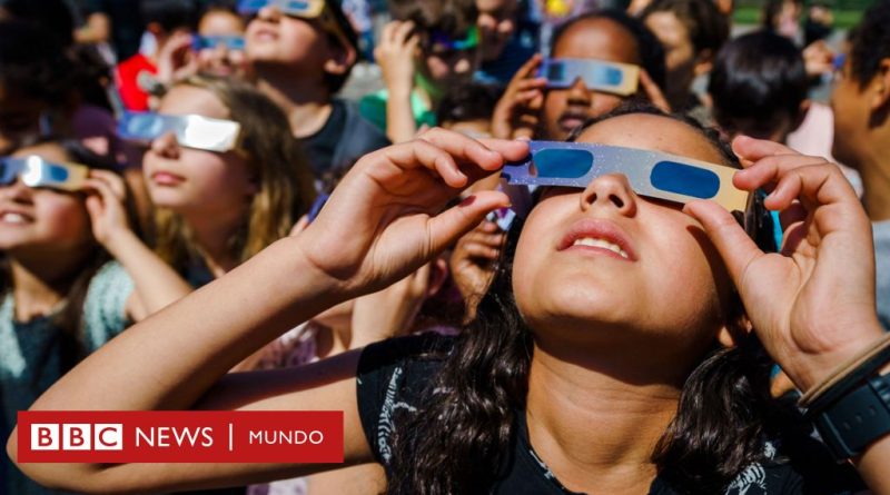 Eclipse solar total: dónde y cómo ver de forma segura el fenómeno que se extenderá desde México hasta Canadá  - BBC News Mundo