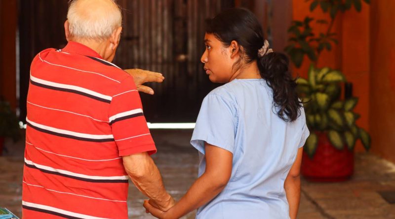 La mirada de Miriam Martínez | En el día de la enfermería, la esencia del cuidado a domicilio